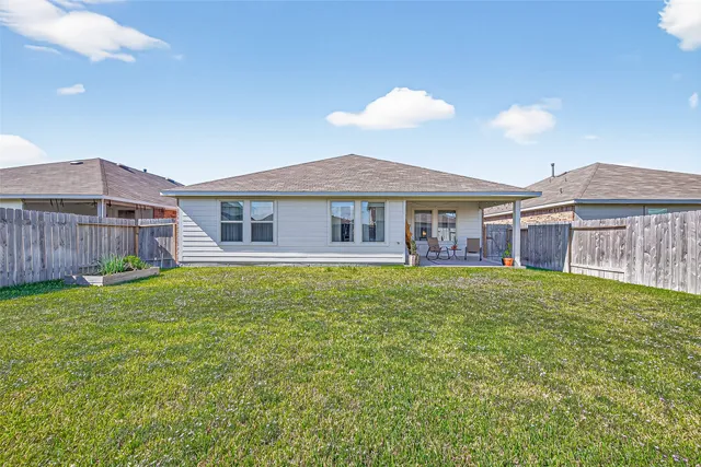 a view of a house with a backyard