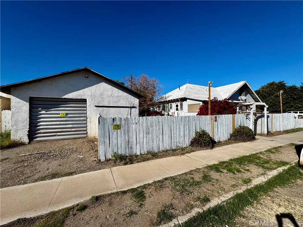 203 Walnut Street Needles, CA 92363 - Photo 5 of 31 Garage