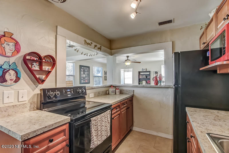 4616 Pinewood Road Jacksonville, FL 32210 - Photo 12 of 26 Kitchen