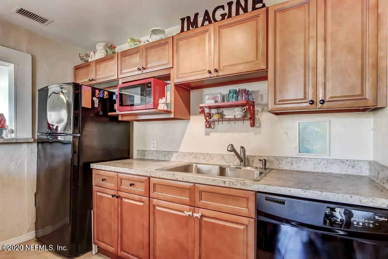 4616 Pinewood Road Jacksonville, FL 32210 - Photo 13 of 26 Kitchen