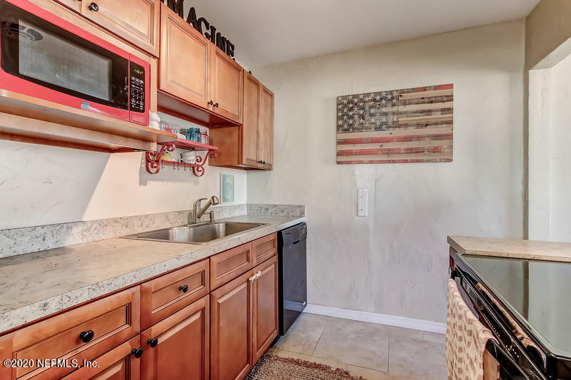 4616 Pinewood Road Jacksonville, FL 32210 - Photo 14 of 26 Kitchen