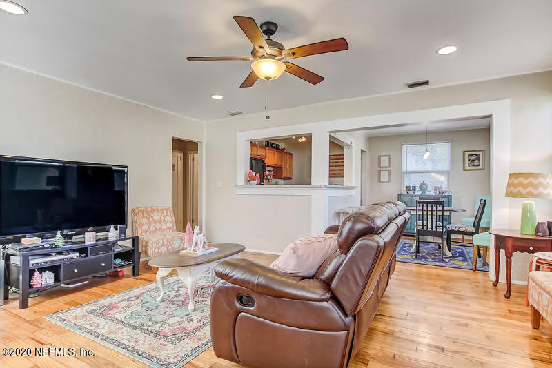 4616 Pinewood Road Jacksonville, FL 32210 - Photo 5 of 26 Living spaces