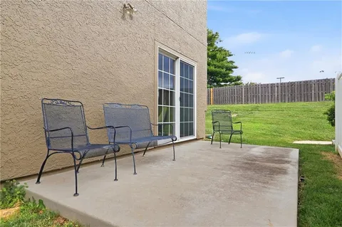 $350,000 | 15602 West 61st Street, Shawnee, KS 66217