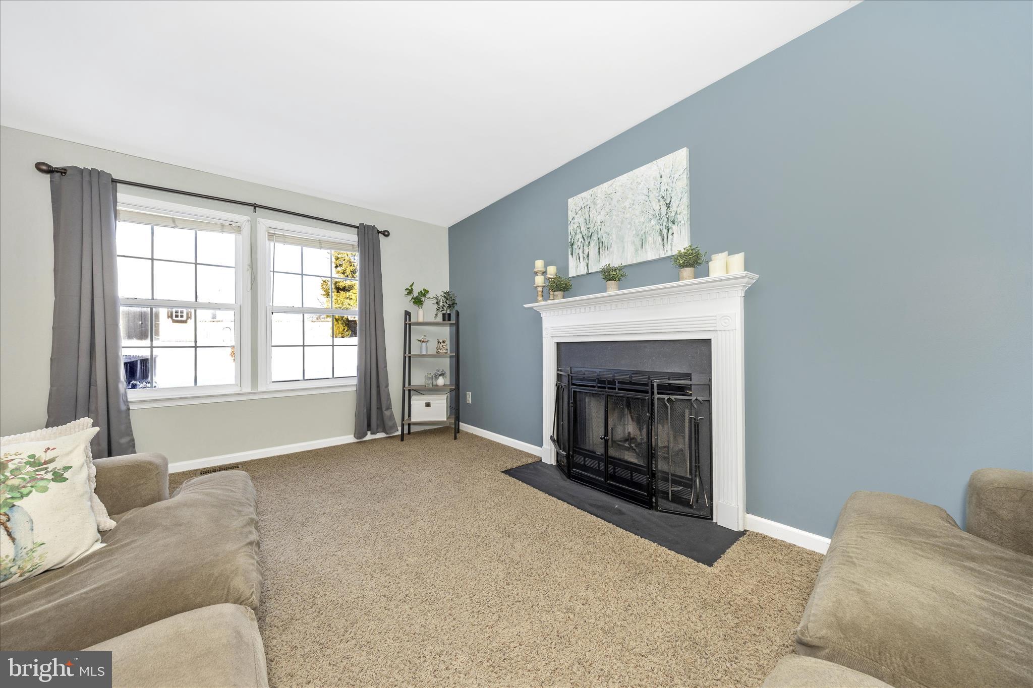 7 Rockingham Drive Keedysville, MD 21756 - Photo 15 of 48 Living Room