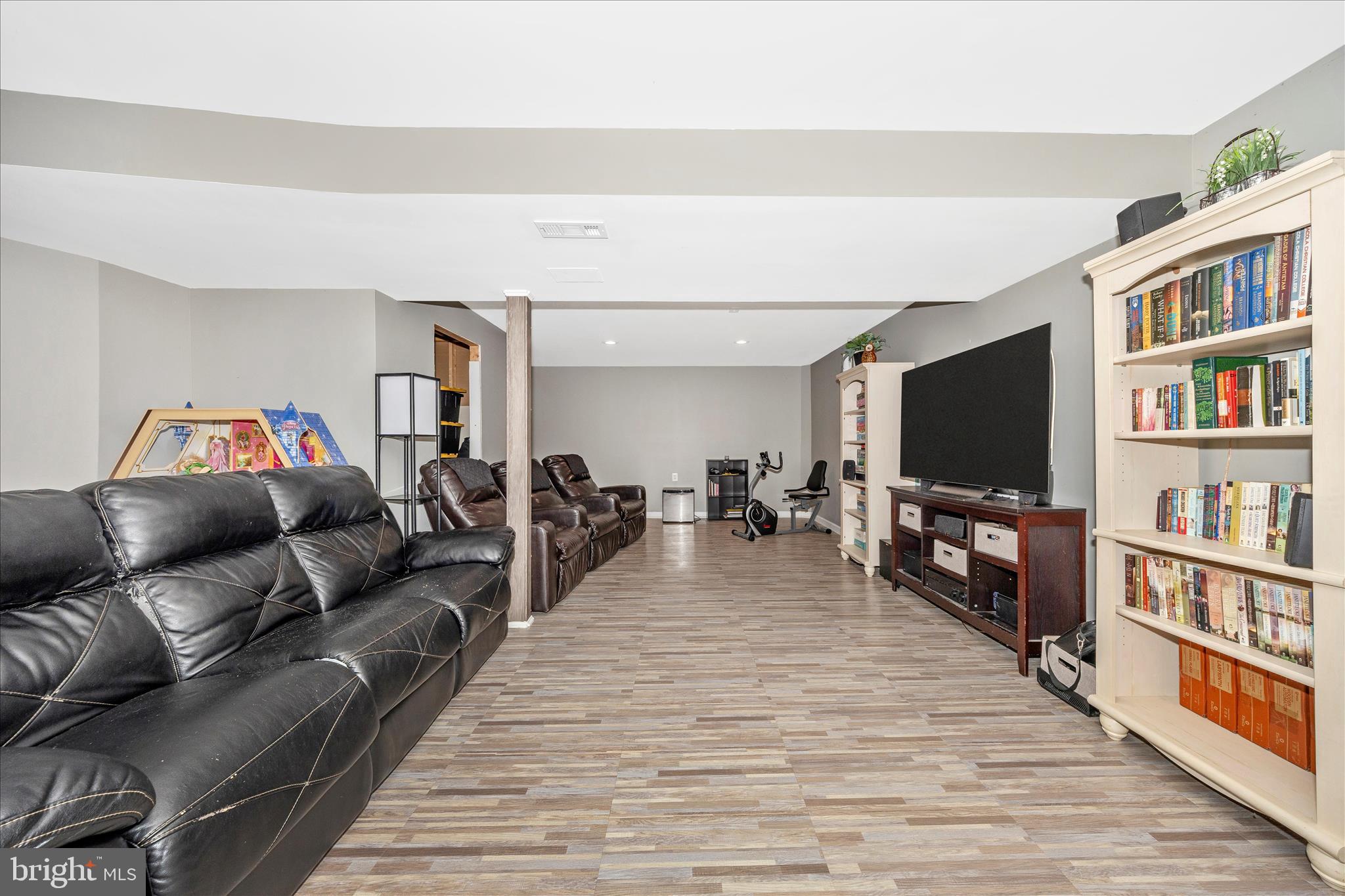 7 Rockingham Drive Keedysville, MD 21756 - Photo 32 of 48 Family Room