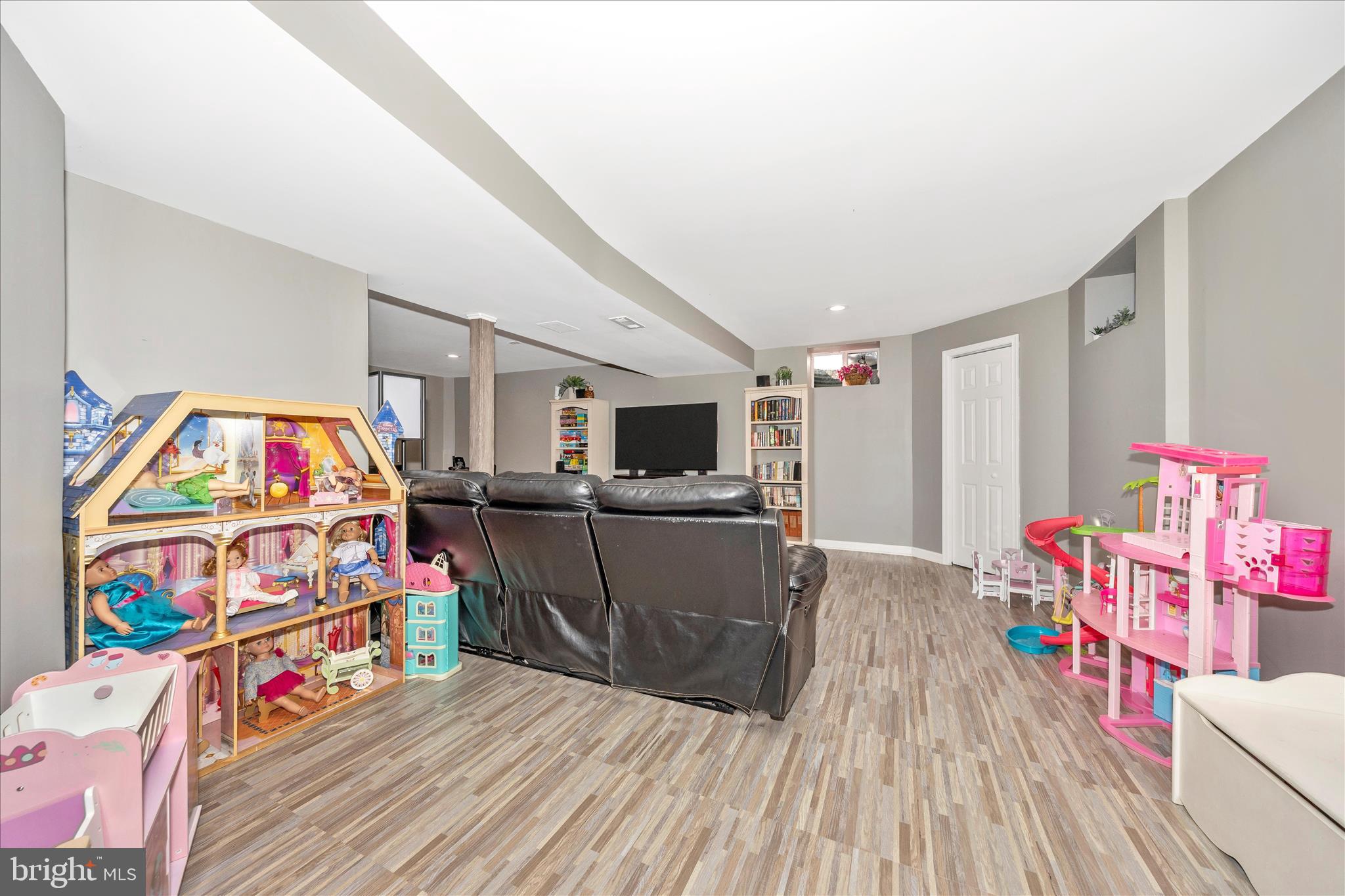7 Rockingham Drive Keedysville, MD 21756 - Photo 33 of 48 Family Room