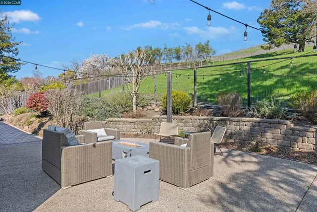 $1,795,000 | 1197-1197 Larch Avenue, Moraga, CA 94556