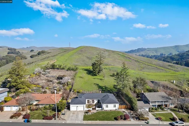 $1,795,000 | 1197-1197 Larch Avenue, Moraga, CA 94556