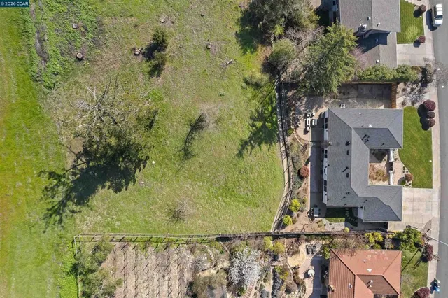 $1,795,000 | 1197-1197 Larch Avenue, Moraga, CA 94556