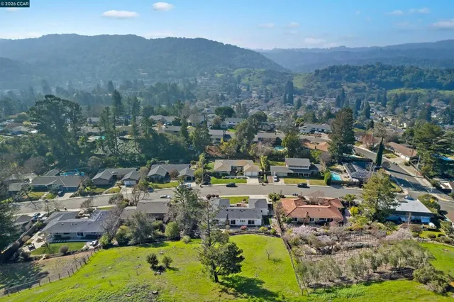 $1,795,000 | 1197-1197 Larch Avenue, Moraga, CA 94556
