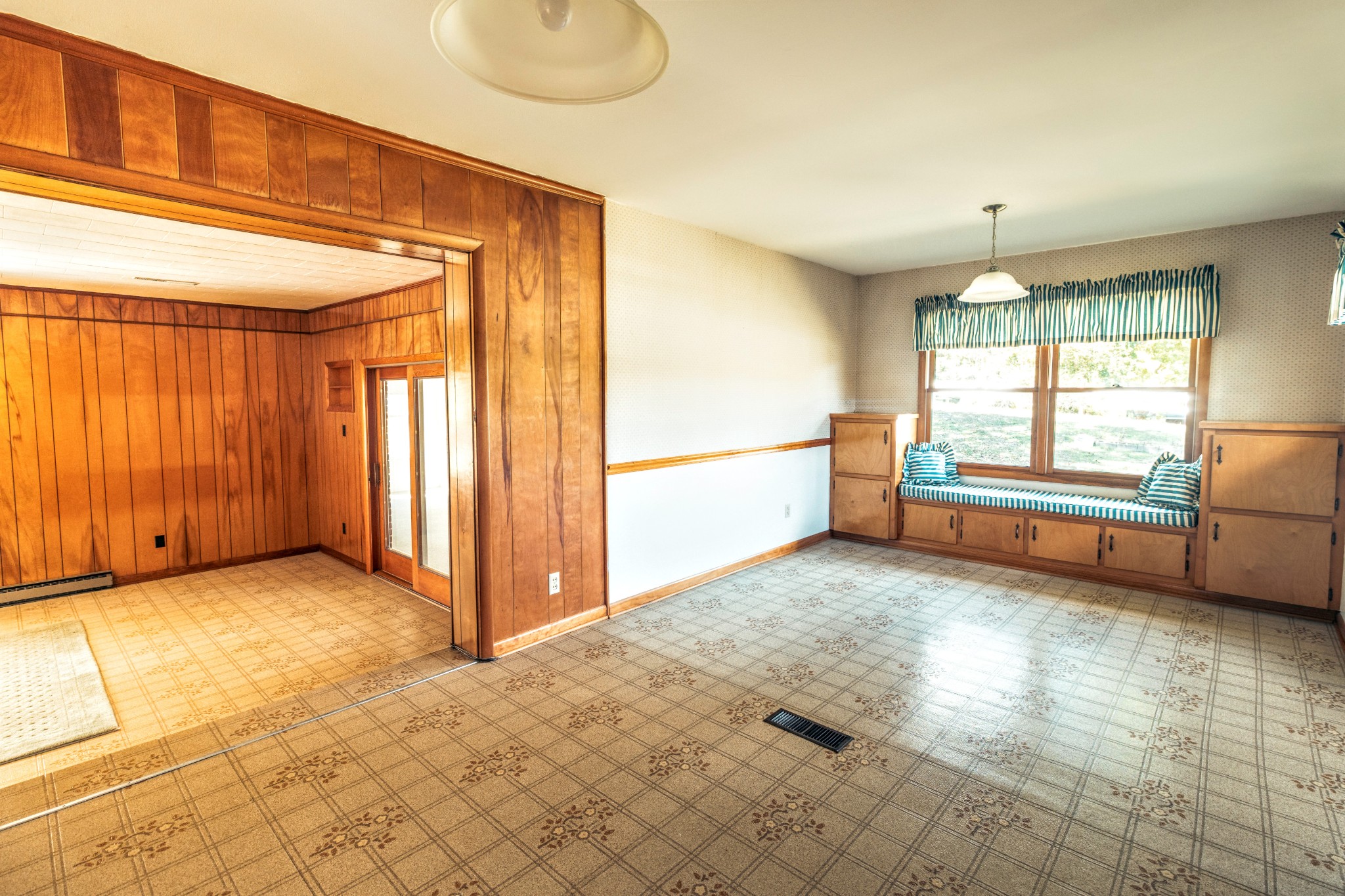 3241 West Main Street Erin, TN 37061 - Photo 8 of 22 a view of an empty room and window