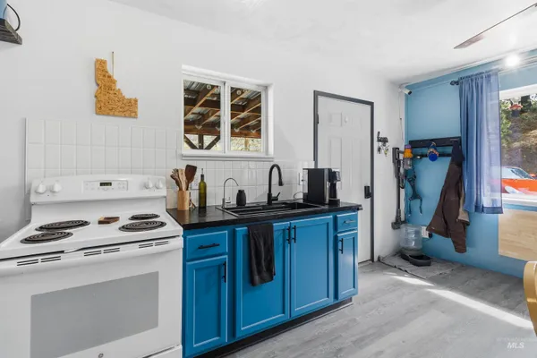 $385,000 | 1161 Chaney Road, Viola, ID 83872