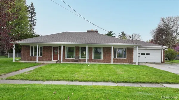 $204,900 | 225 East Park Avenue, Flushing, MI 48433