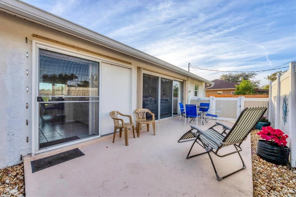 571 Morningside Road Venice, FL 34293 - Photo 17 of 36 a view of a patio with a table and chairs and potted plants