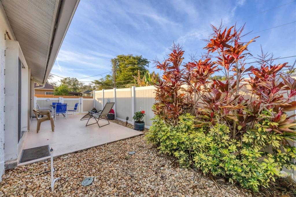 571 Morningside Road Venice, FL 34293 - Photo 20 of 36 a outdoor view with a sitting space