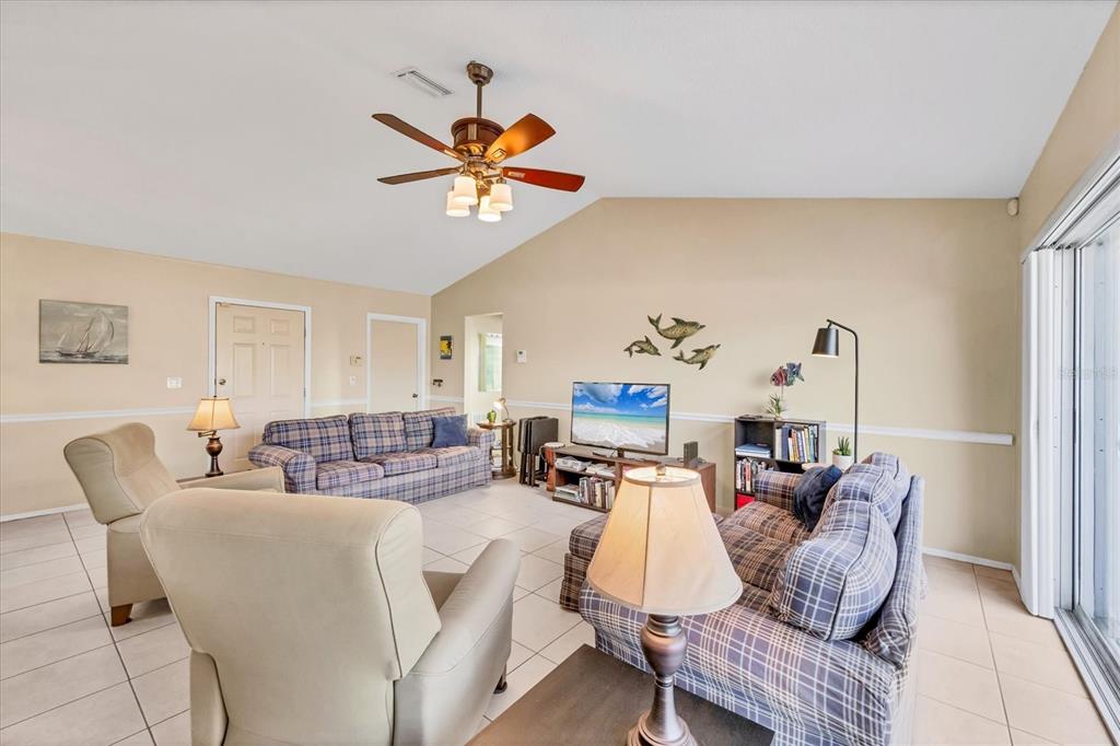 571 Morningside Road Venice, FL 34293 - Photo 4 of 36 a living room with furniture