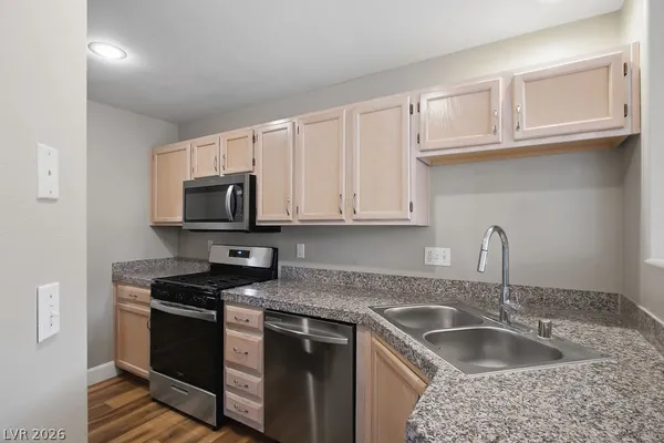 $1,995 | 910 Elegant Coral Avenue, Henderson, NV 89015