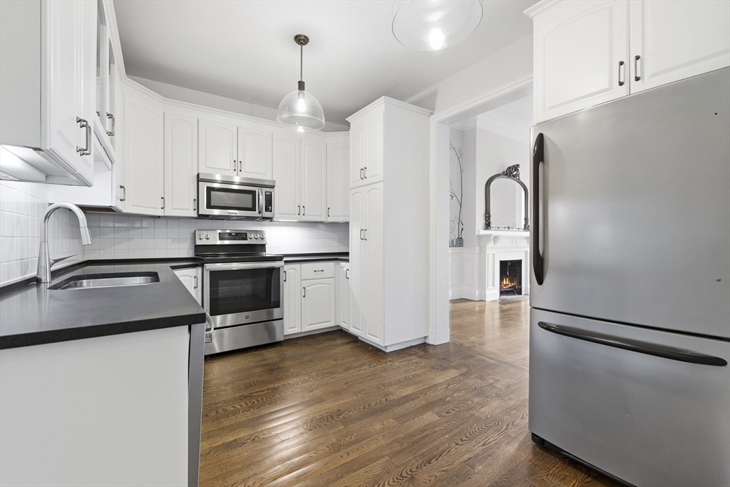 263 Commonwealth Avenue, Unit 6 Boston, MA 02116 - Photo 4 of 9
