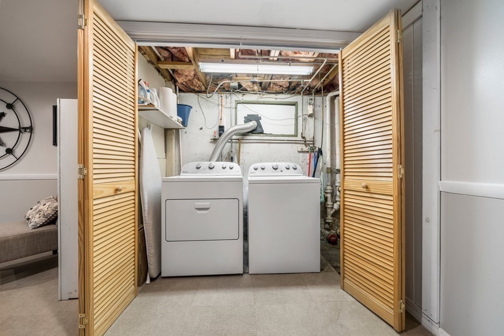 18 Corcoran Road Billerica, MA 01821 - Photo 36 of 40 a utility room with dryer and washer