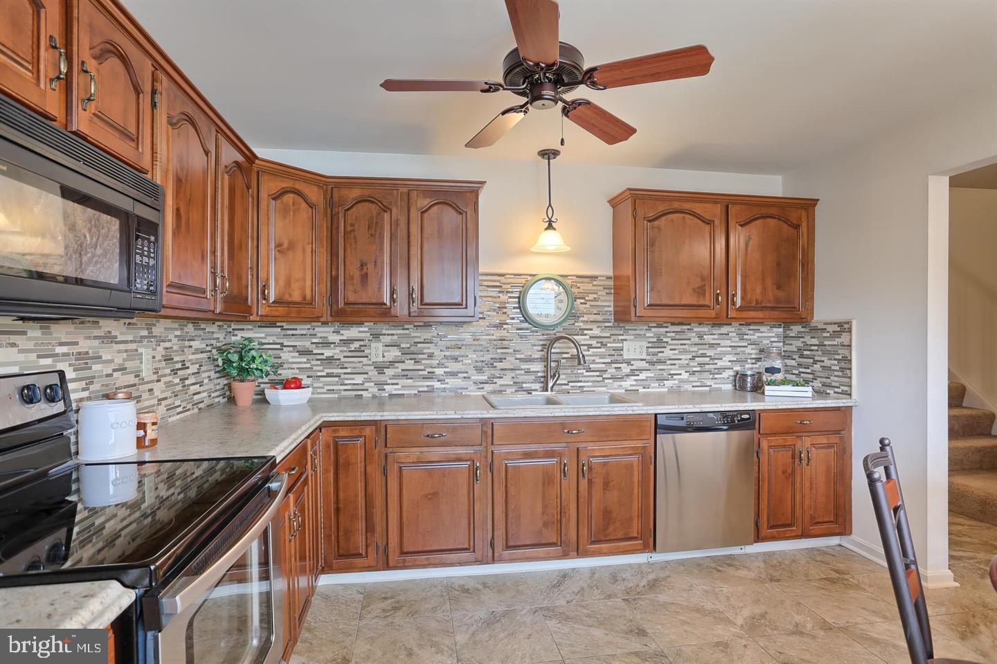 2045 A Raleigh Road Hummelstown, PA 17036 - Photo 8 of 34 Tiled Backsplash