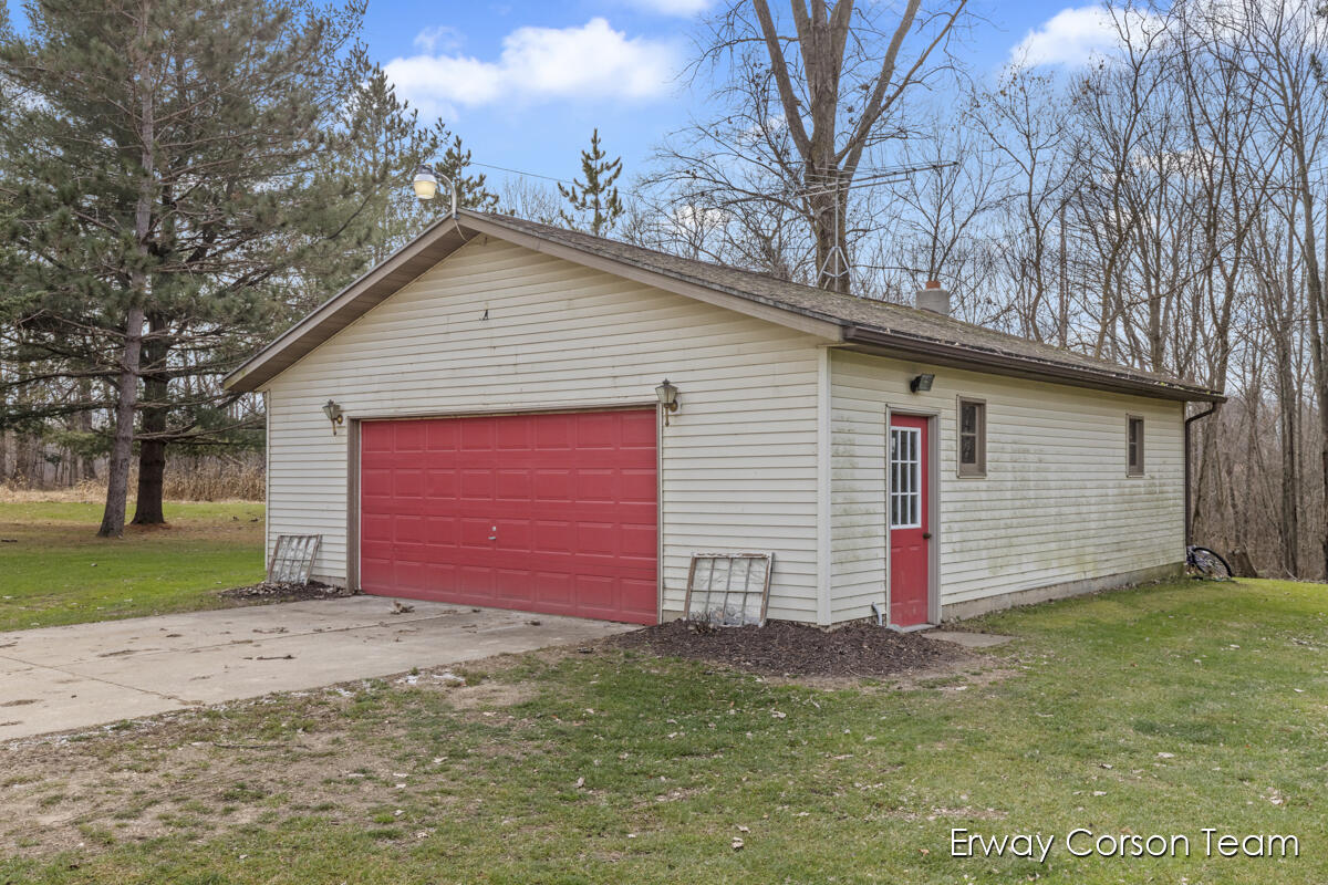 6575 Hammond Road Freeport, MI 49325 - Photo 3 of 48 IMG_1032