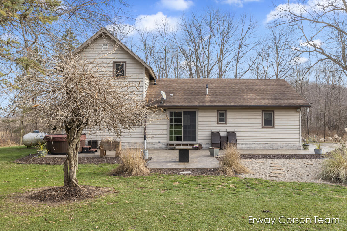 6575 Hammond Road Freeport, MI 49325 - Photo 4 of 48 IMG_1025