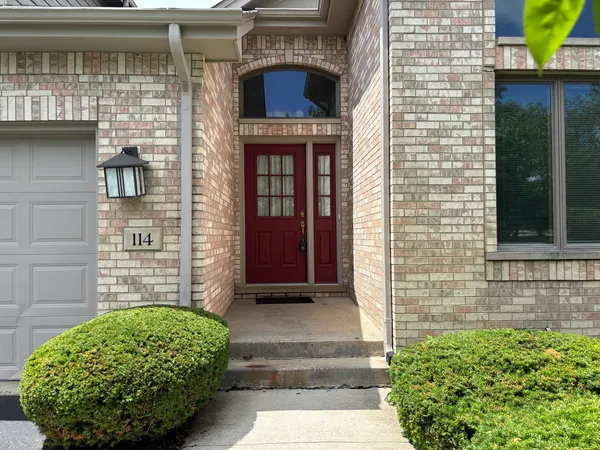 $299,900 | 114 Deer Haven Court, Crete, IL 60417