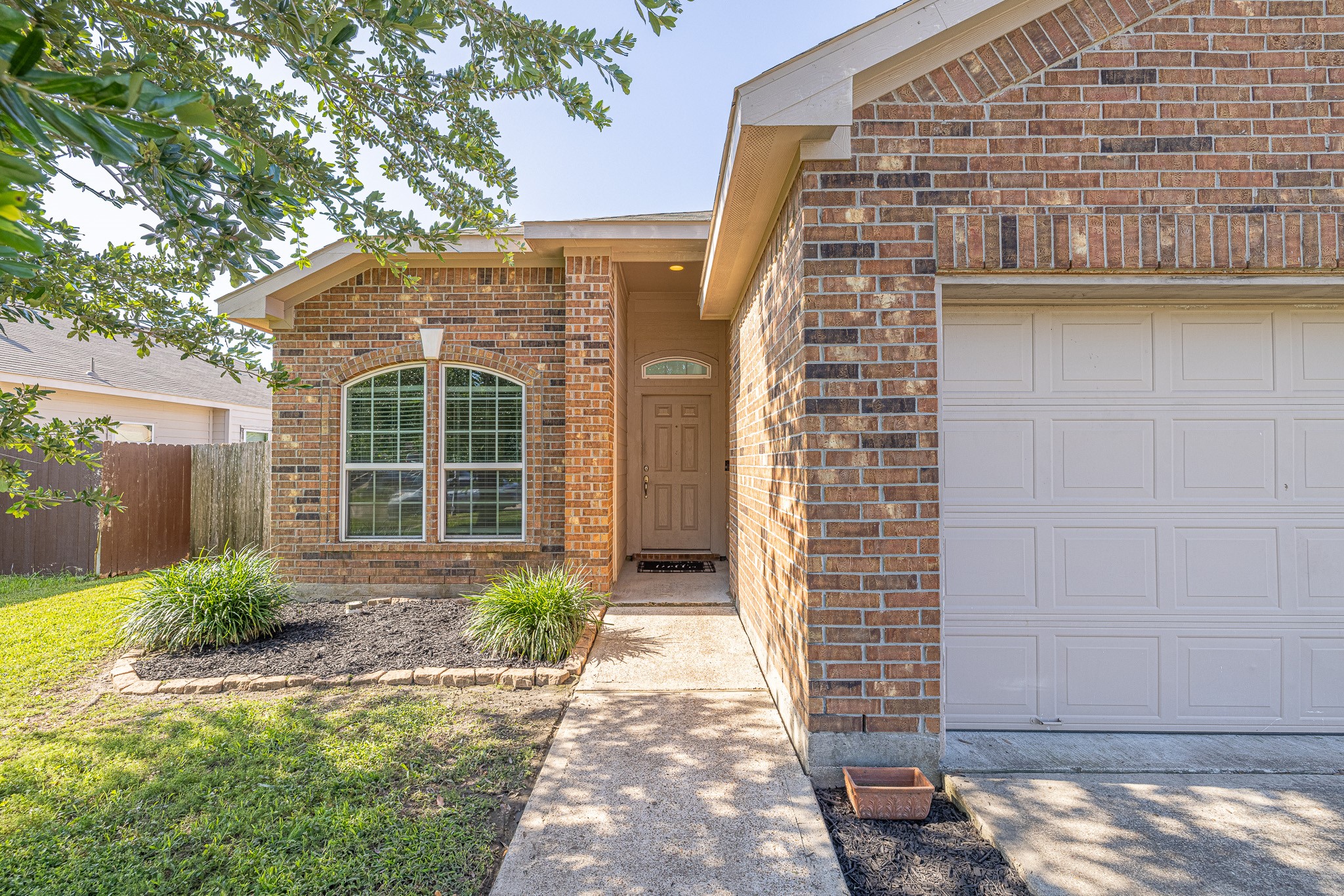 3818 Hunters Trail Baytown, TX 77521 - Photo 4 of 32 a front view of a house