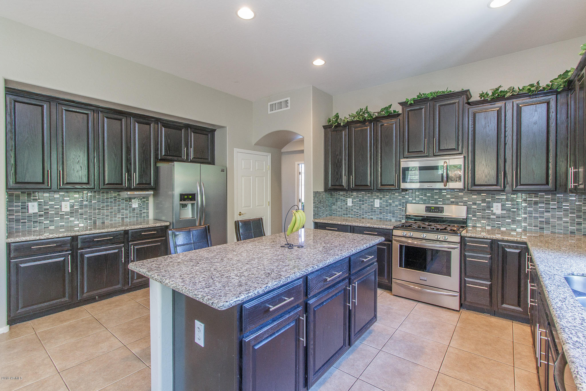 4265 East Buckboard Road Gilbert, AZ 85297 - Photo 8 of 55 8) KITCHEN