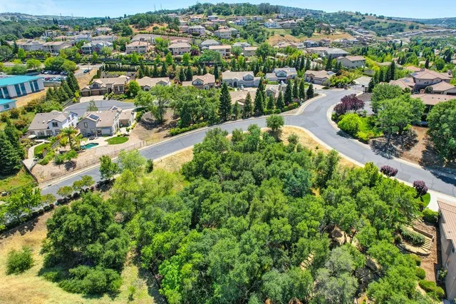 a picture of a bench