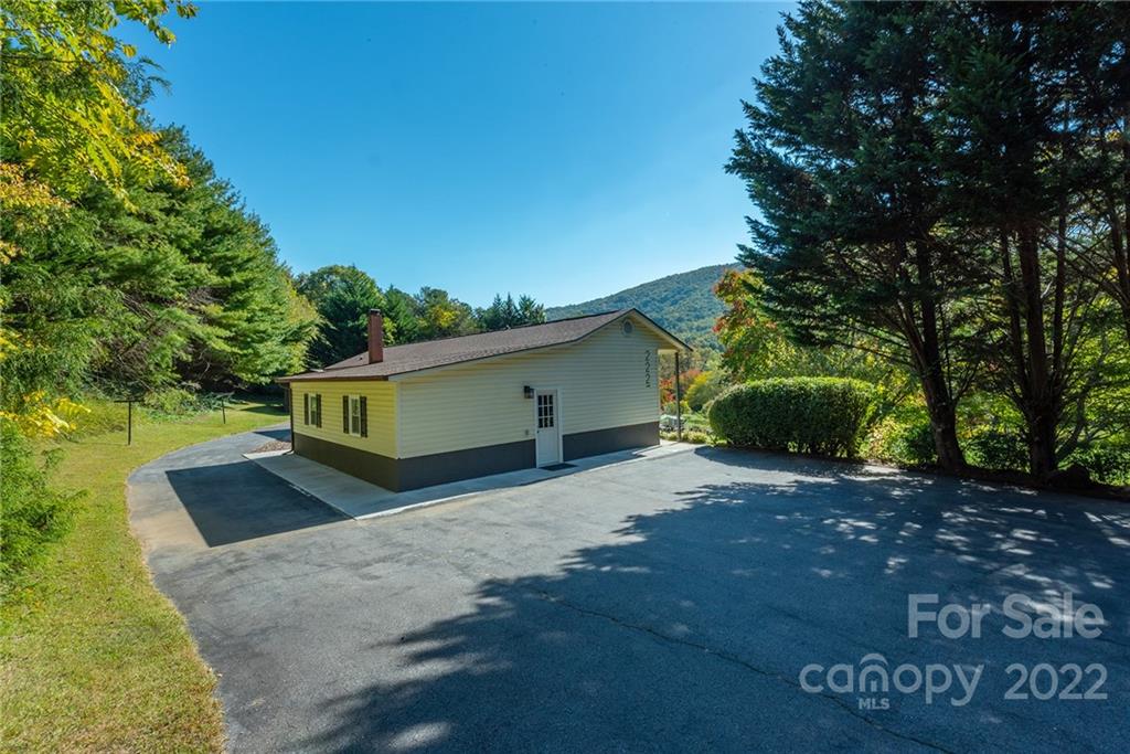 222 Bee Ridge Road Asheville, NC 28803 - Photo 6 of 48 Gallery Image 6