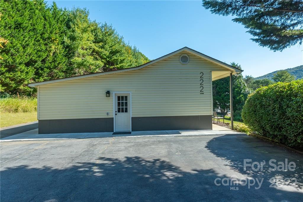 222 Bee Ridge Road Asheville, NC 28803 - Photo 7 of 48 Gallery Image 7
