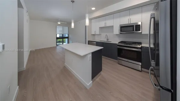 $4,800 | 19401 West Dixie Highway, Unit 206, Miami, FL 33180