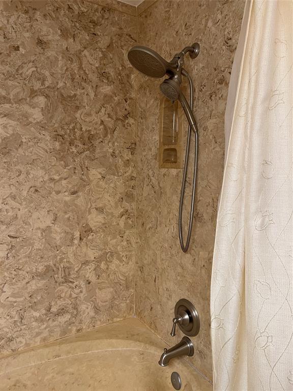 26 Crossings Circle, Unit G Boynton Beach, FL 33435 - Photo 12 of 14 a bathroom has pair of shower