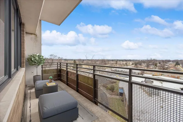 a view of a terrace with sky view