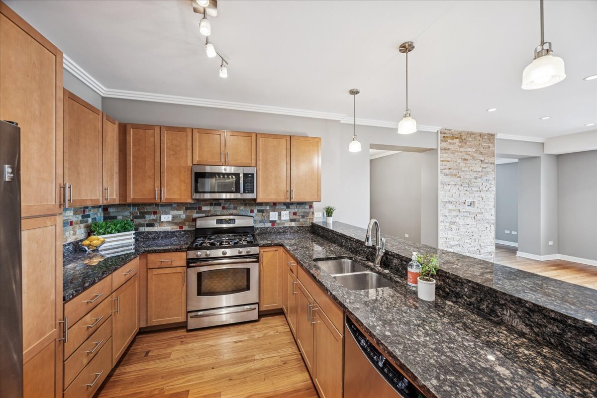 1905 South Wolf Road, Unit 607 Hillside, IL 60162 - Photo 3 of 31