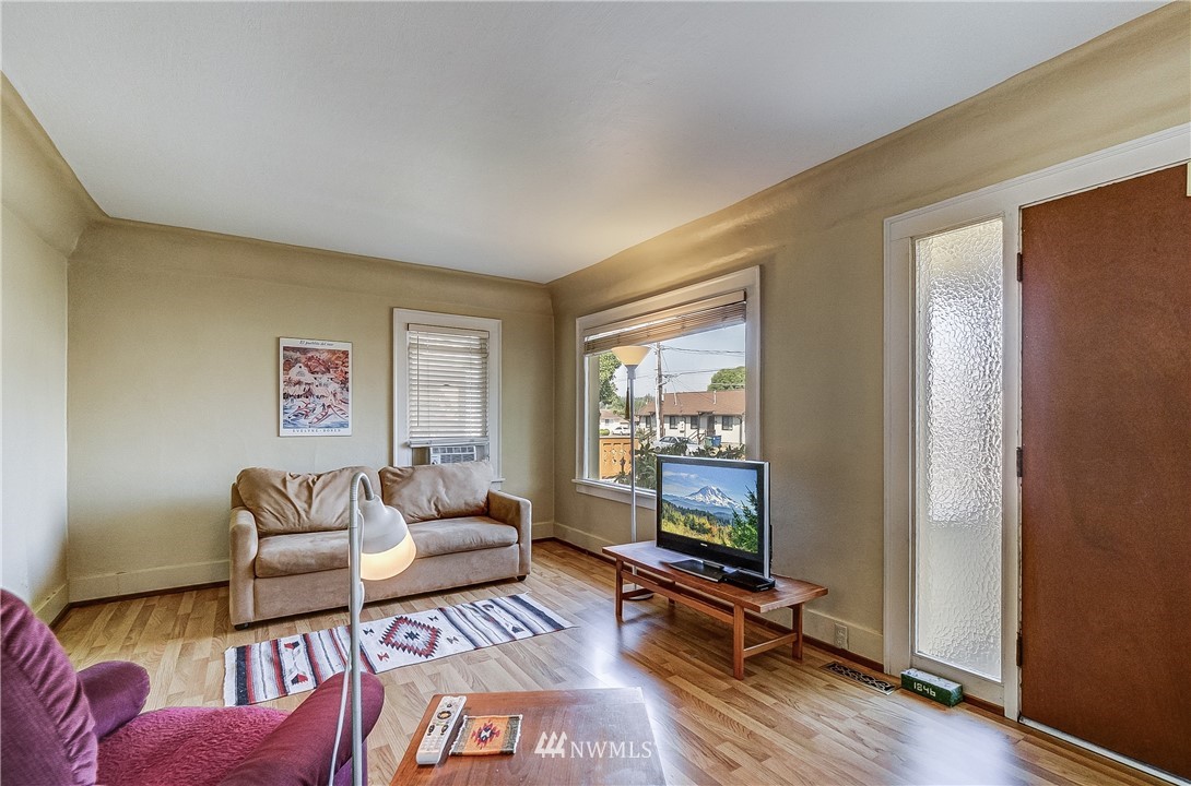 231 Williams Avenue North Renton, WA 98057 - Photo 4 of 23