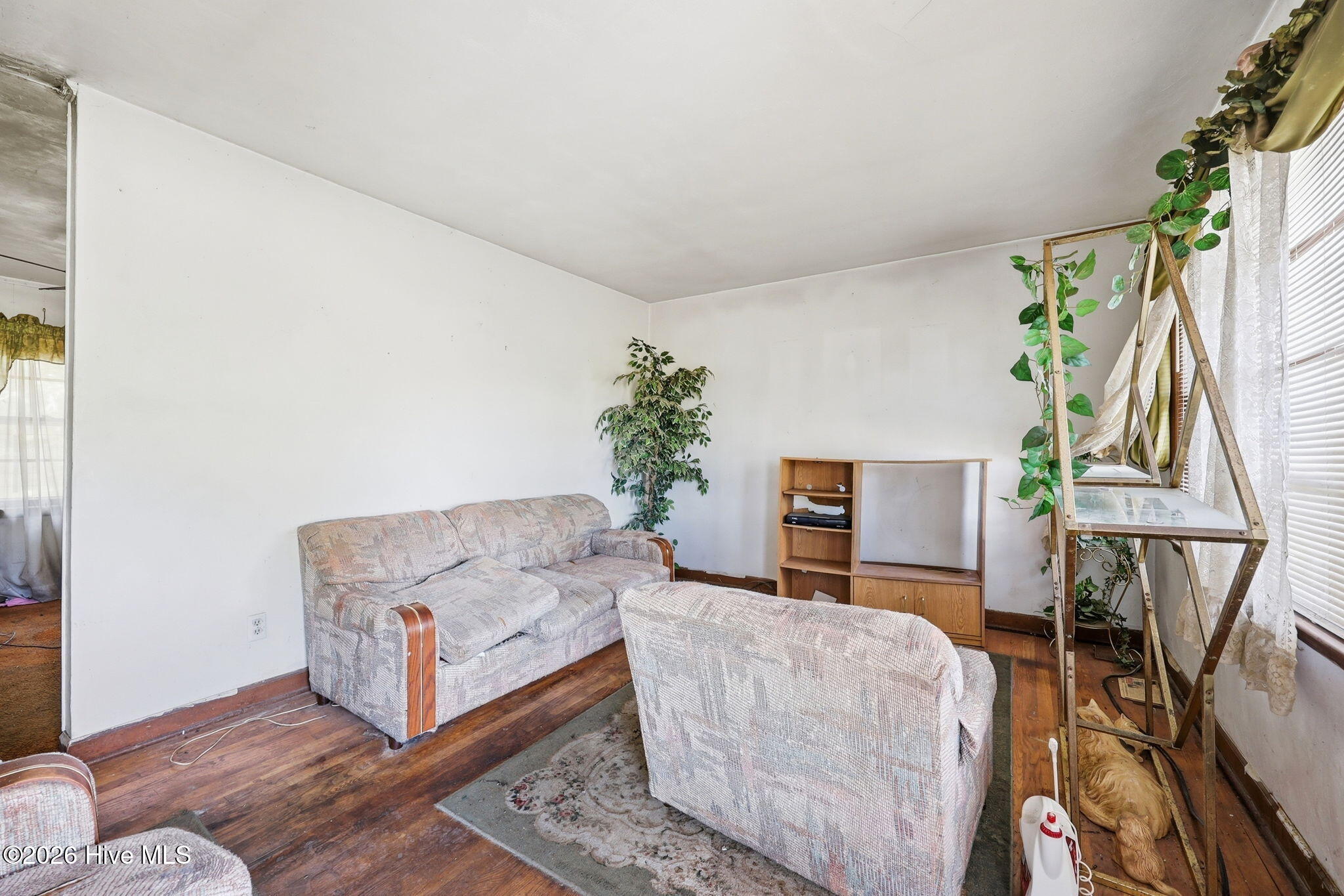 204 West John Thompson Road Colerain, NC 27924 - Photo 4 of 50 Living Room