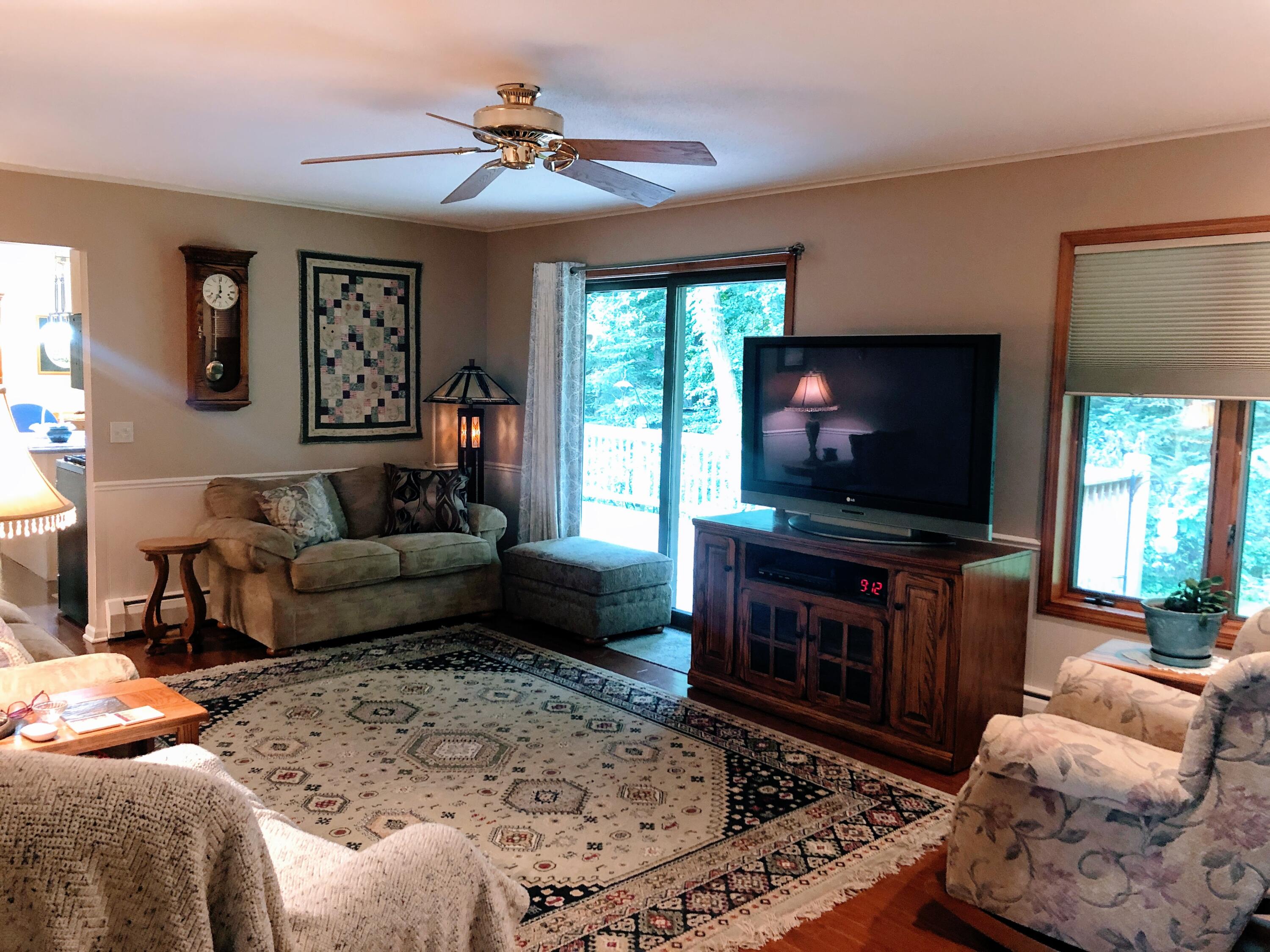 21075 1 Mile Road Reed City, MI 49677 - Photo 5 of 43 living room