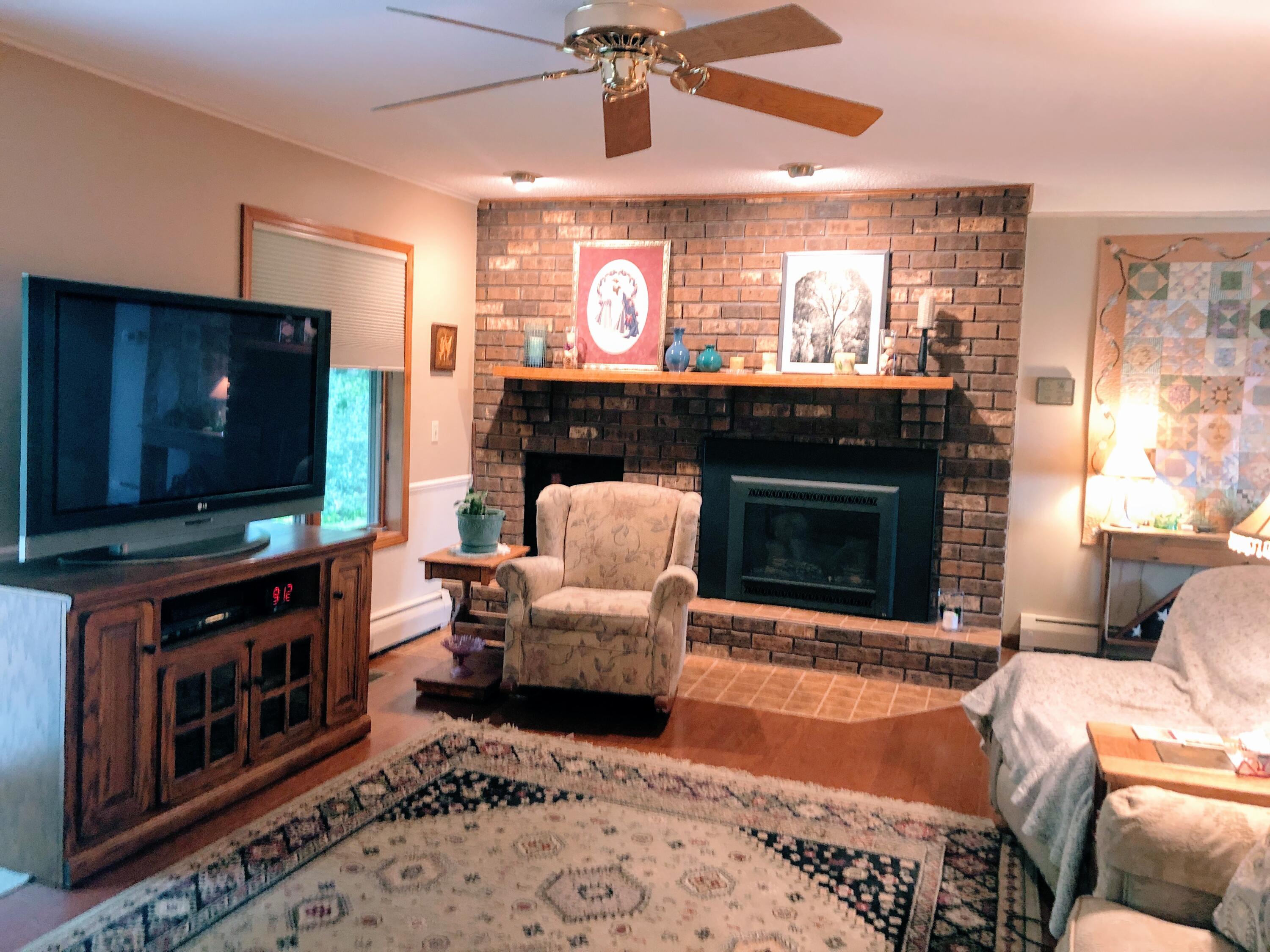 21075 1 Mile Road Reed City, MI 49677 - Photo 6 of 43 living room