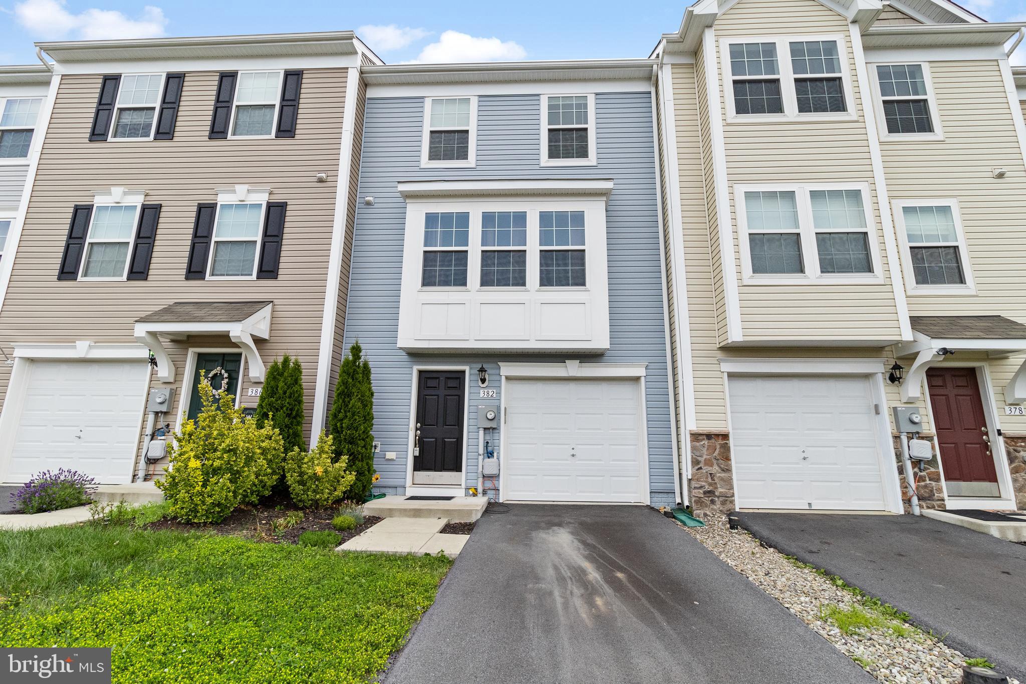 382 Rumbling Rock Road Hedgesville, WV 25427 - Photo 2 of 27