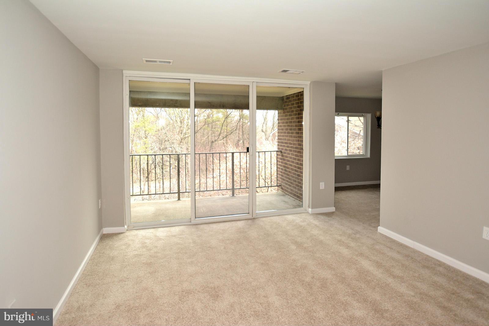 1425 Northgate Square, Unit 31A Reston, VA 20190 - Photo 4 of 11 Living Room
