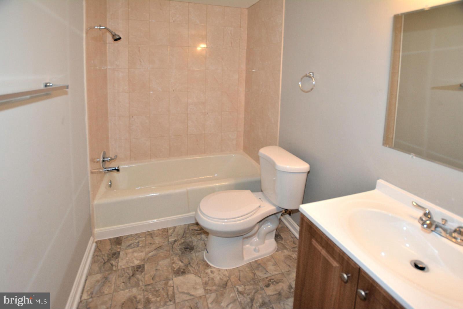 1425 Northgate Square, Unit 31A Reston, VA 20190 - Photo 9 of 11 Bath