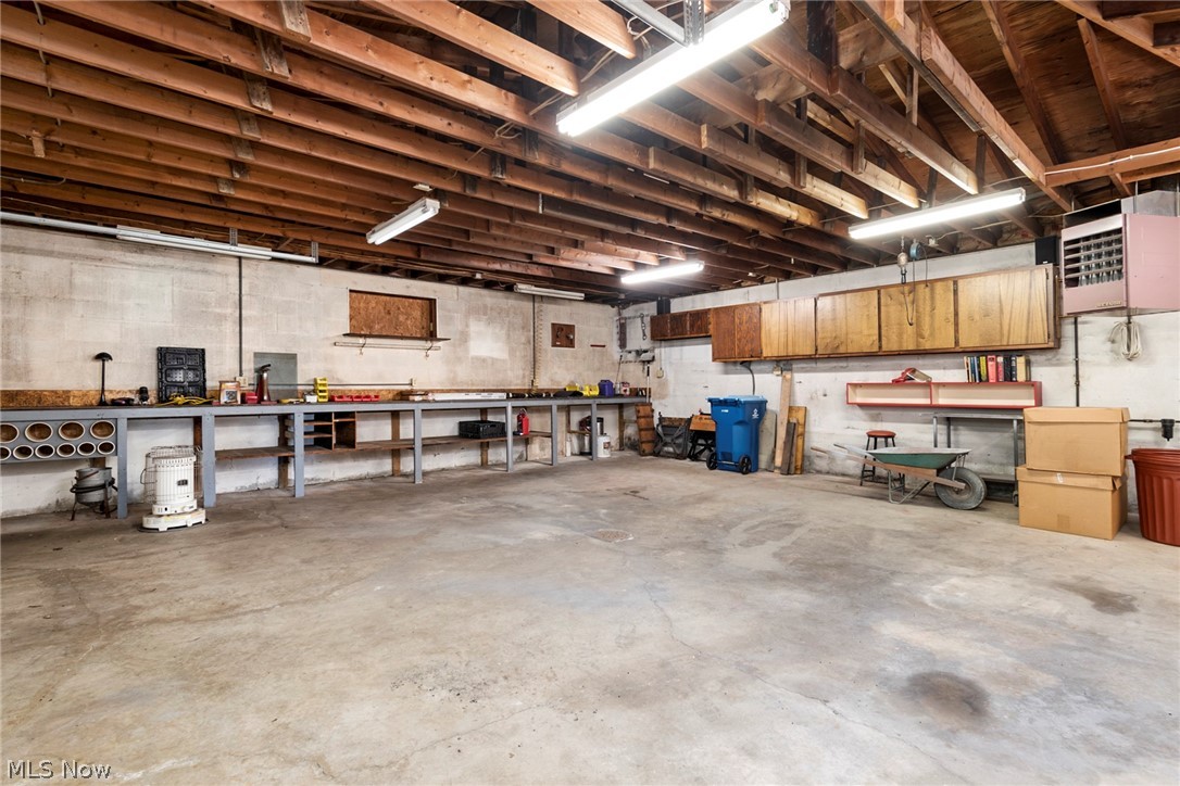 550 Edison Street Struthers, OH 44471 - Photo 9 of 23 View of the second 2 car garage