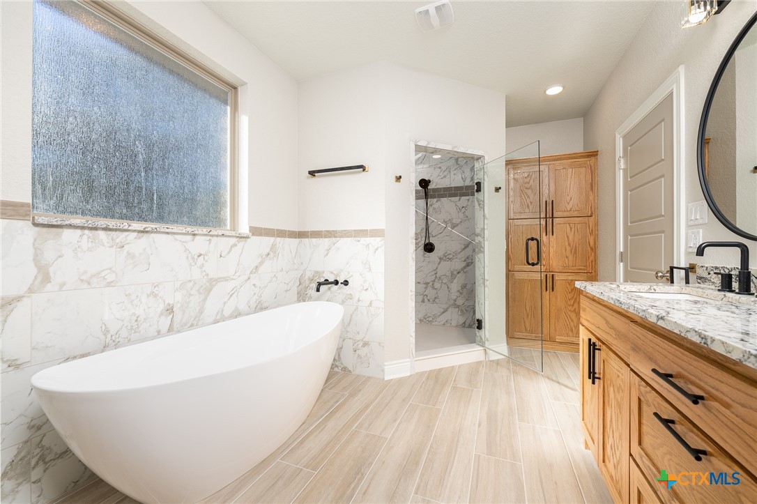 4249 Cold Springs Road Kempner, TX 76539 - Photo 22 of 48 Soaking Tub
