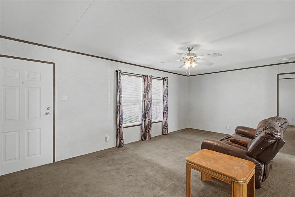 177 New Highland Road Springtown, TX 76082 - Photo 9 of 40