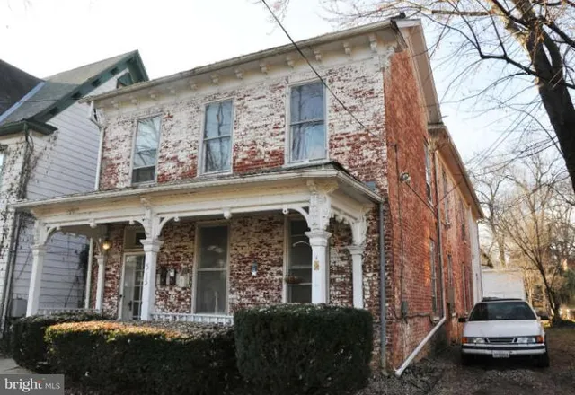 a car parked in front of a building