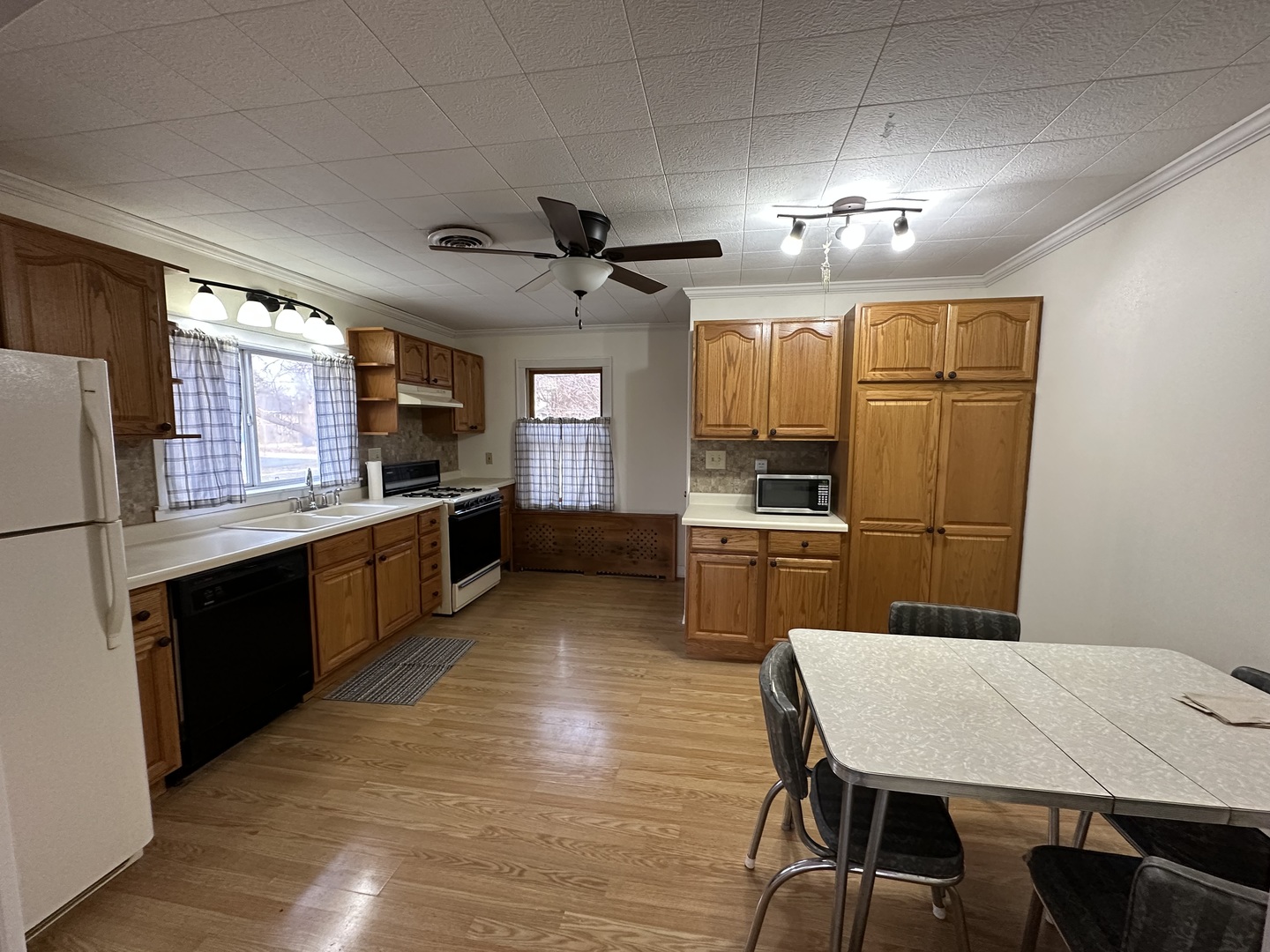 230 West Minnesota Street Spring Valley, IL 61362 - Photo 6 of 16 Gallery Image 6