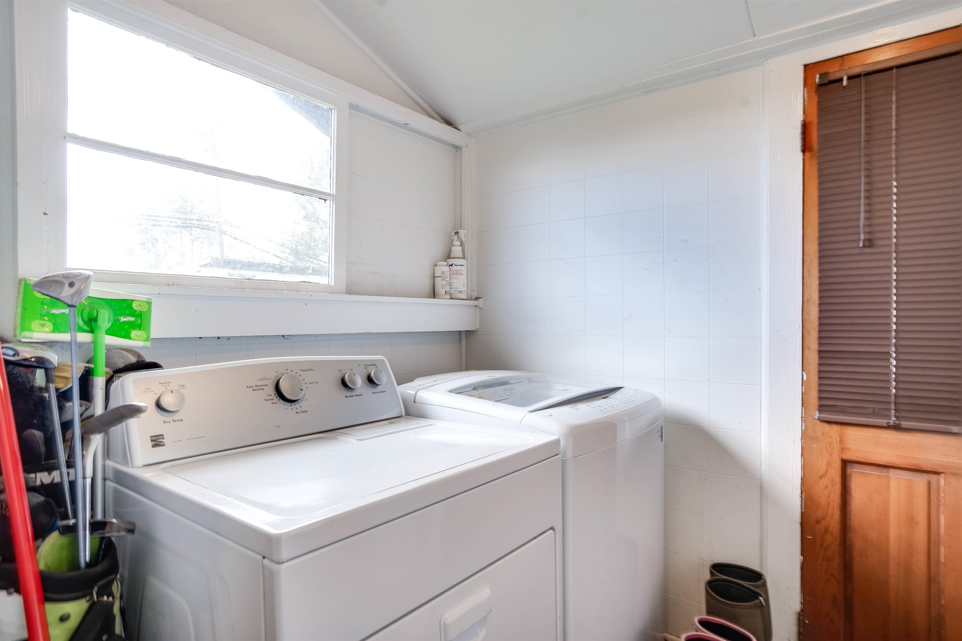5340 Lower Kula Road Kula, HI 96790 - Photo 14 of 29 a utility room with dryer and washer