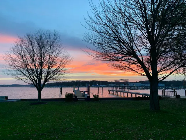 $1,249,900 | 1738 Waukazoo Drive, Holland, MI 49424